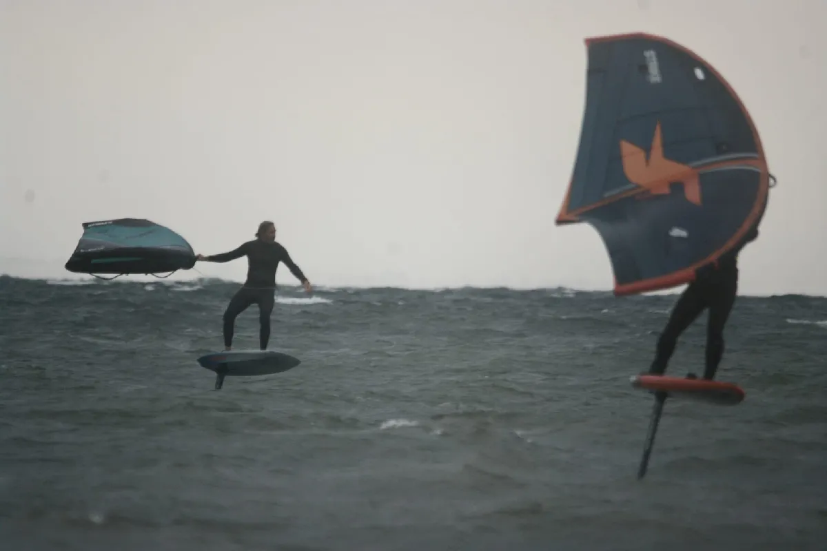 Wingfoiler auf der Ostsee