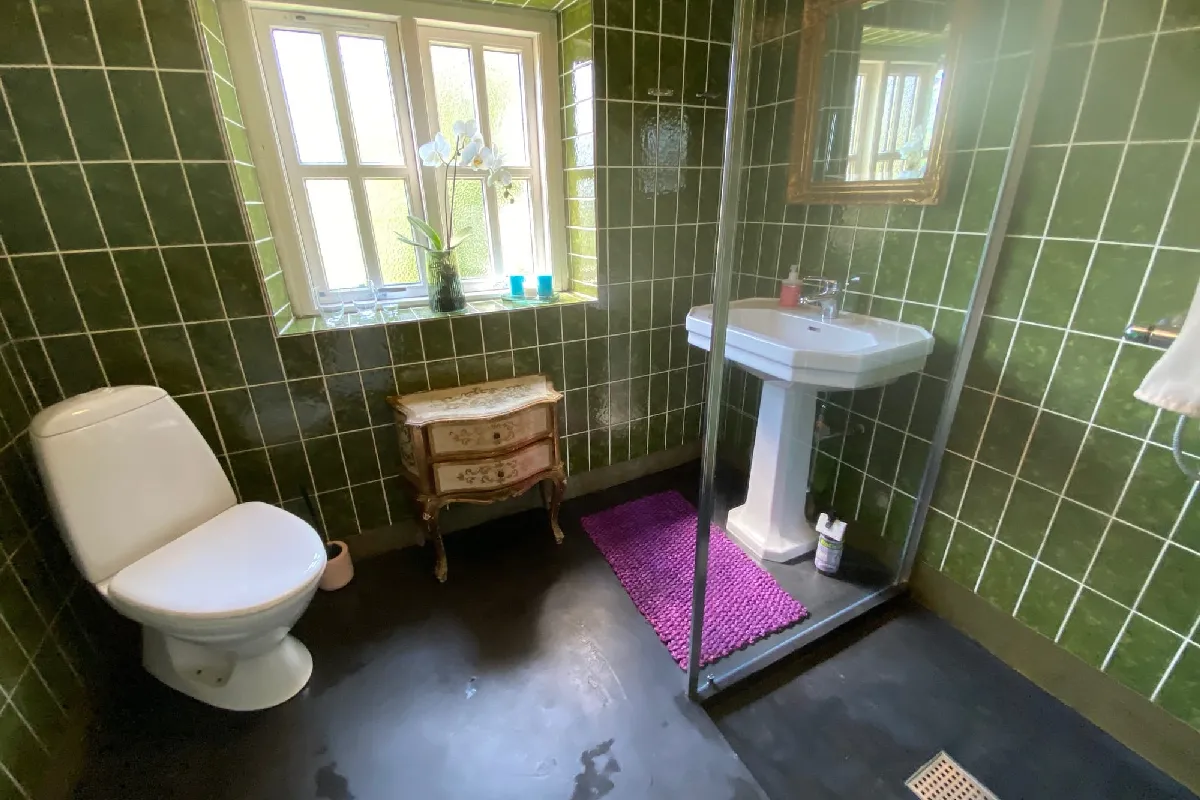 Badezimmer mit Dusche