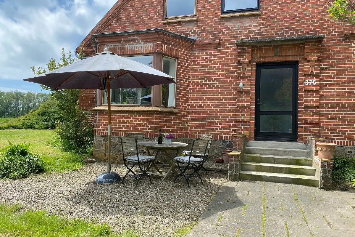Das rote Backsteinhaus mit Gartenplatz